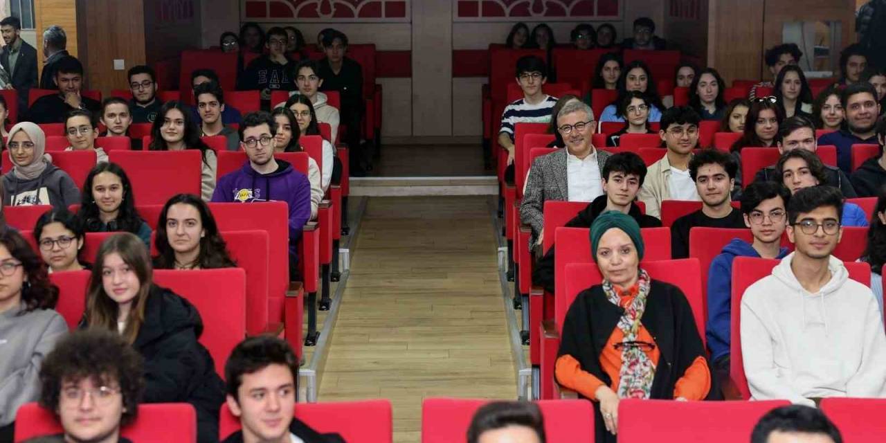 Eyüpsultan Belediyesi’nden Lise Son Sınıflara Eğitim Desteği