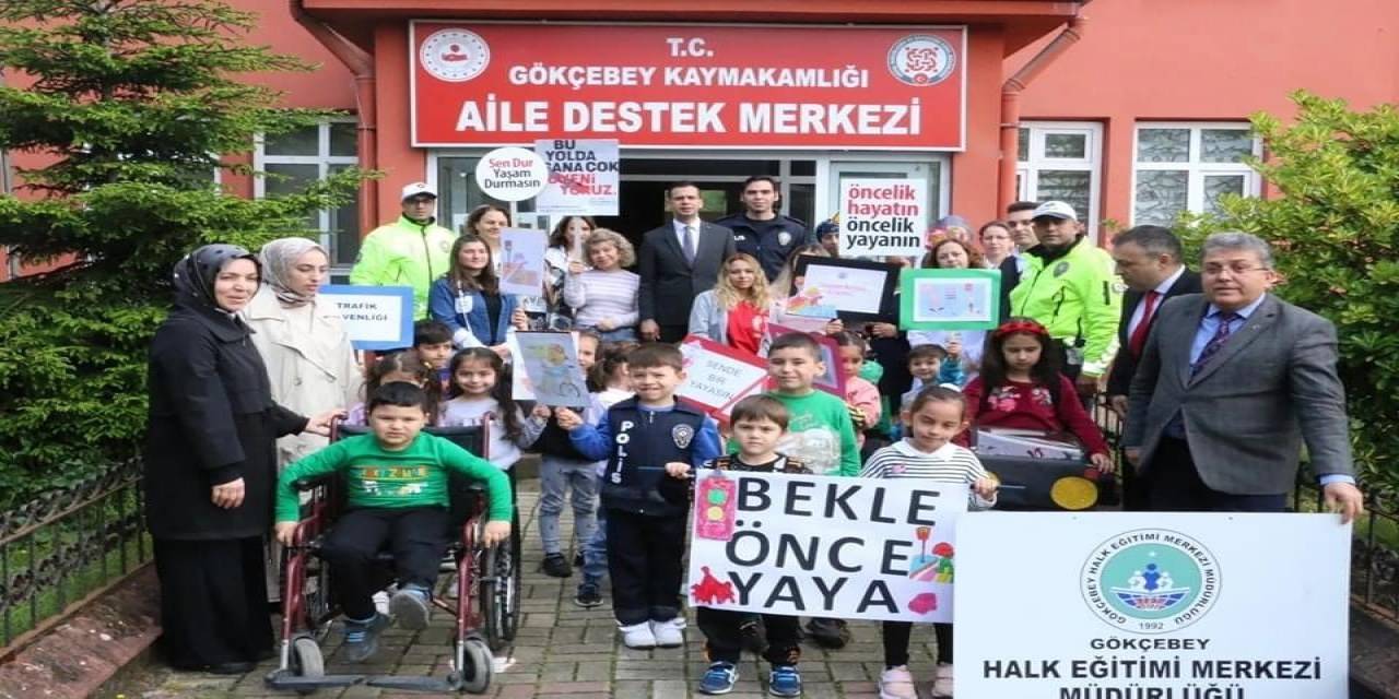 Minik Öğrenciler Trafik Uygulaması Yaptı