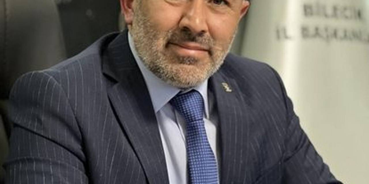 Bilecik’te Ak Parti İle Chp Arasındaki Bayrak Ve Pankart Asma Tartışması Devam Ediyor
