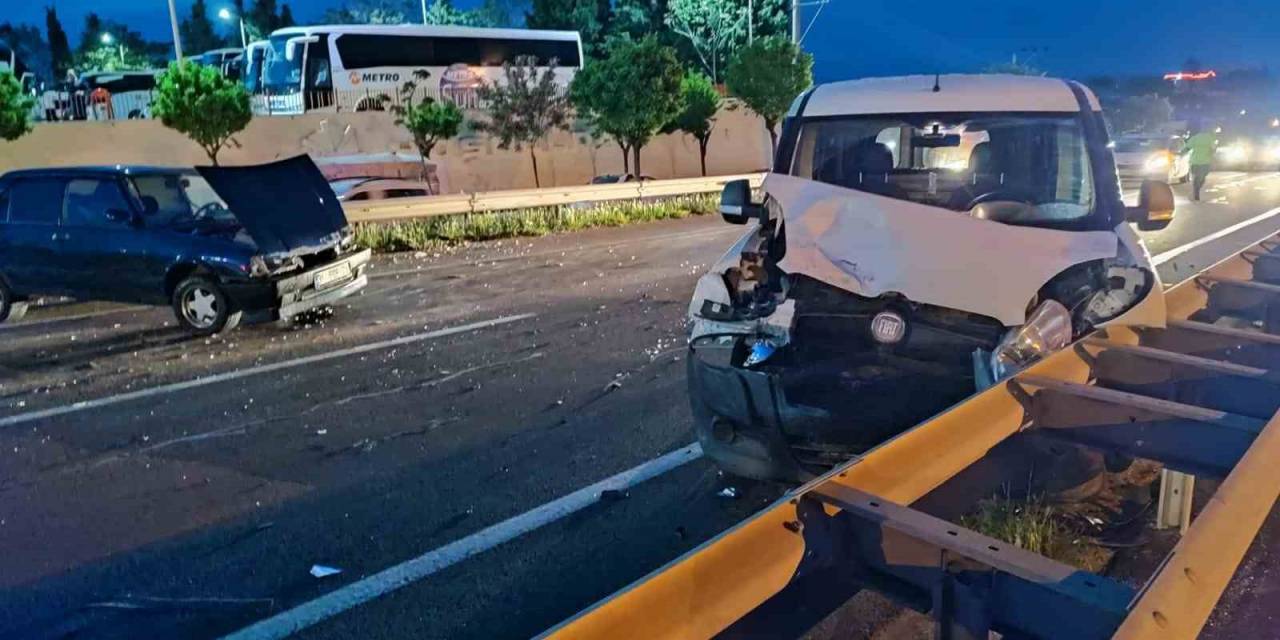Keşan’da Otomobil İle Çarpışan Hafif Ticari Aracın Sürücüsü Yaralandı