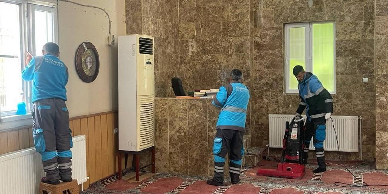 Deprem Bölgesinde Cami Temizliği