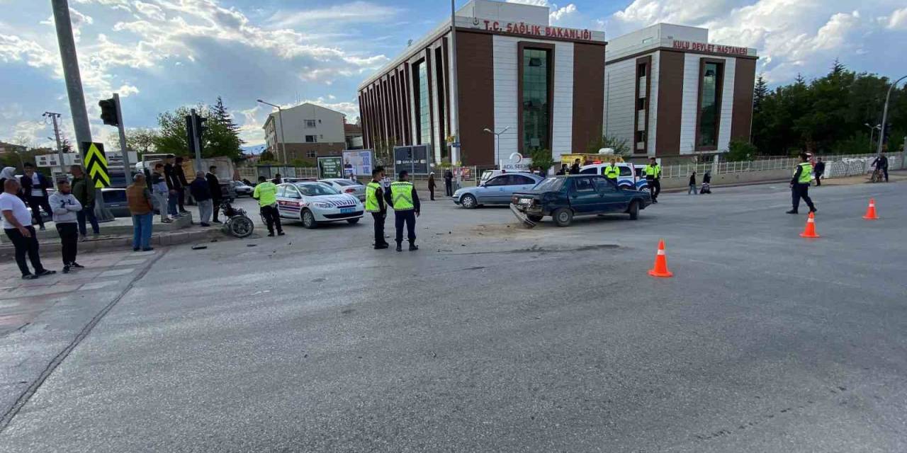 Konya’da Otomobil Ve Motosiklet Çarpıştı: 2 Yaralı