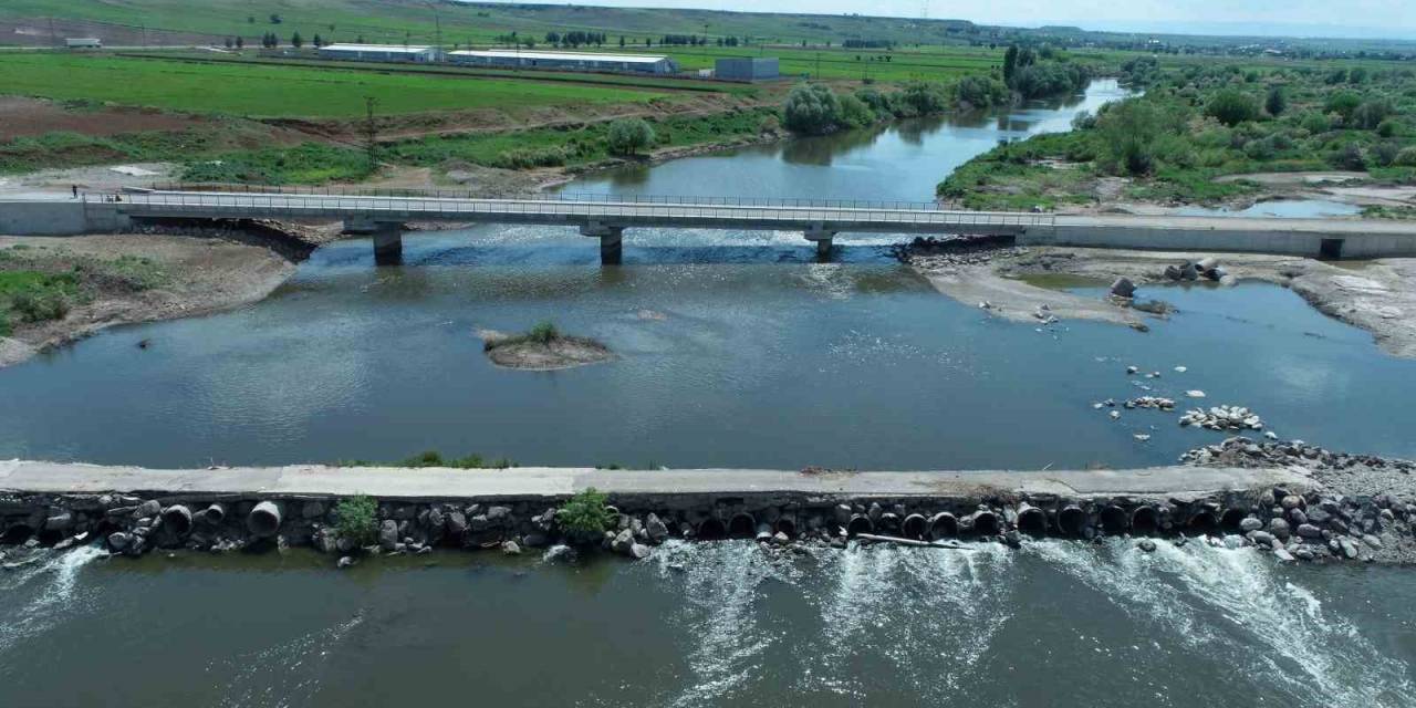 Sarılar Köprüsü 16 Mahalleyi Birleştirdi