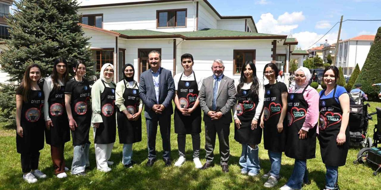 Başkan Aşgın, Engelli Öğrencilerle Yemek Yaptı