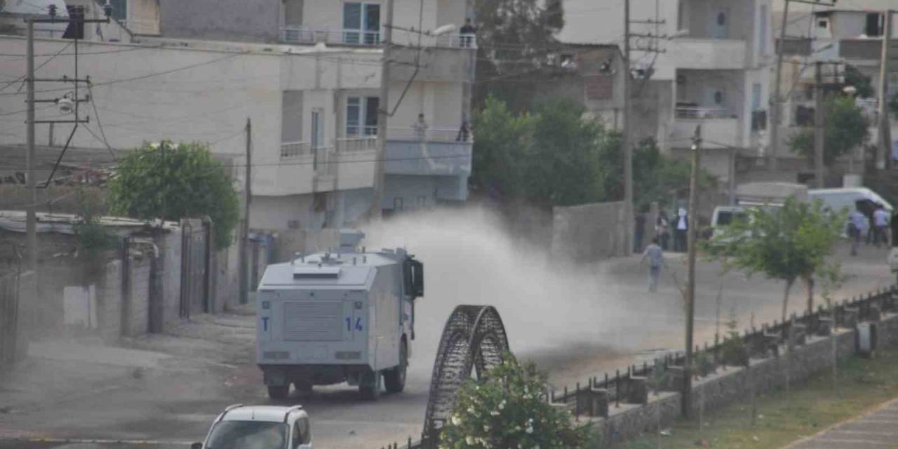 Yeşil Sol Parti Mitingi Sonrası Polise Taşlı Saldırı