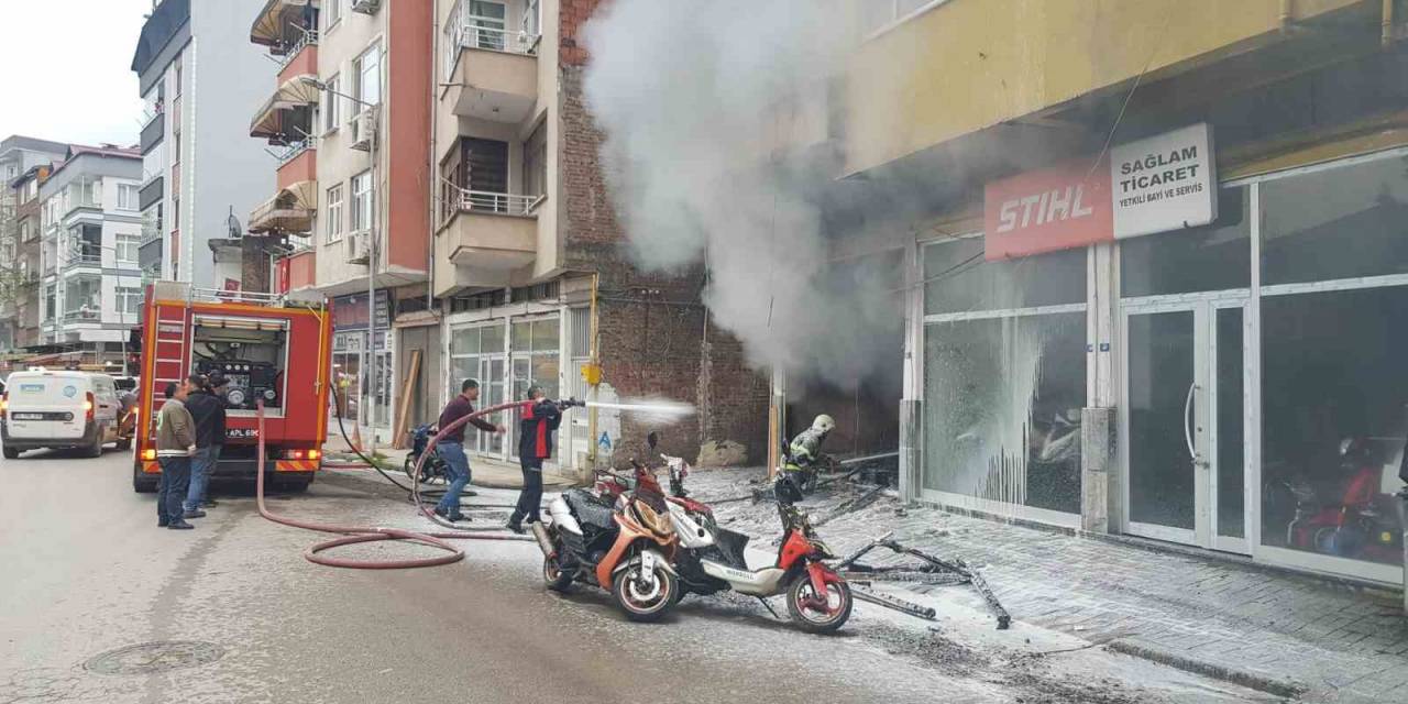 Samsun’da Tamirhanede Yangın