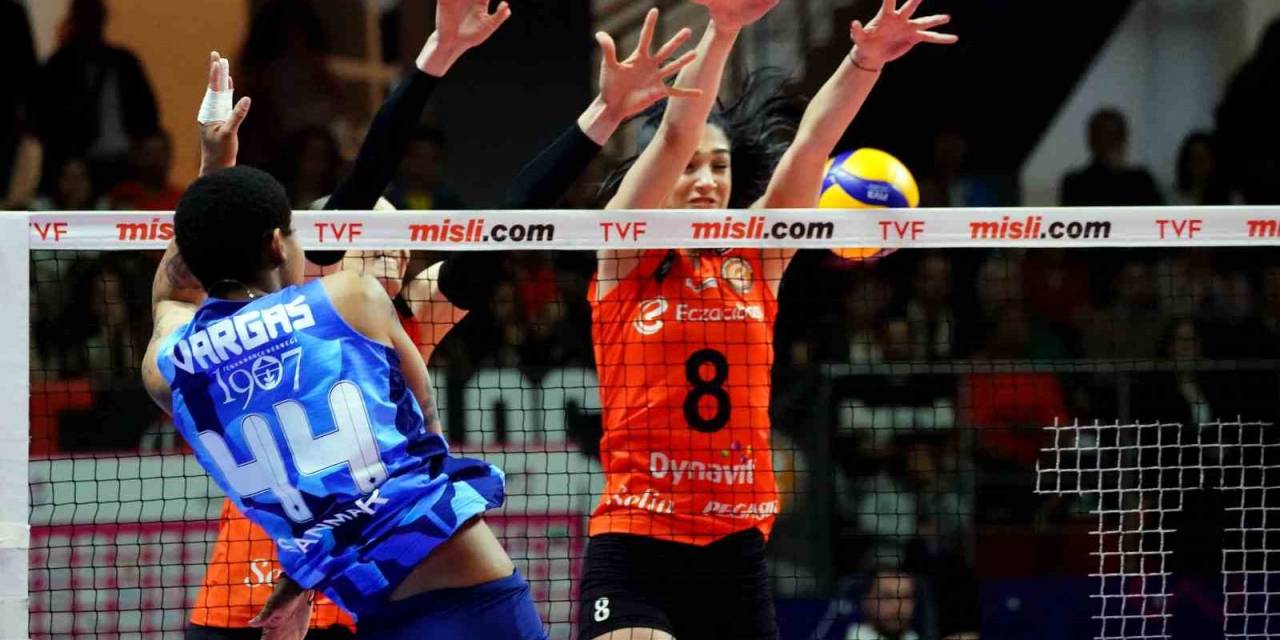 Fenerbahçe Opet, Final Serisinde 2-0 Öne Geçti