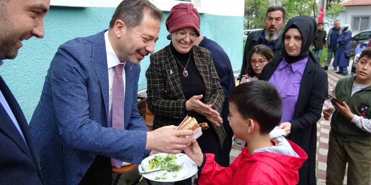 Çölyak Hastalarına Balık Ve Gulitensiz Ekmek İkramı