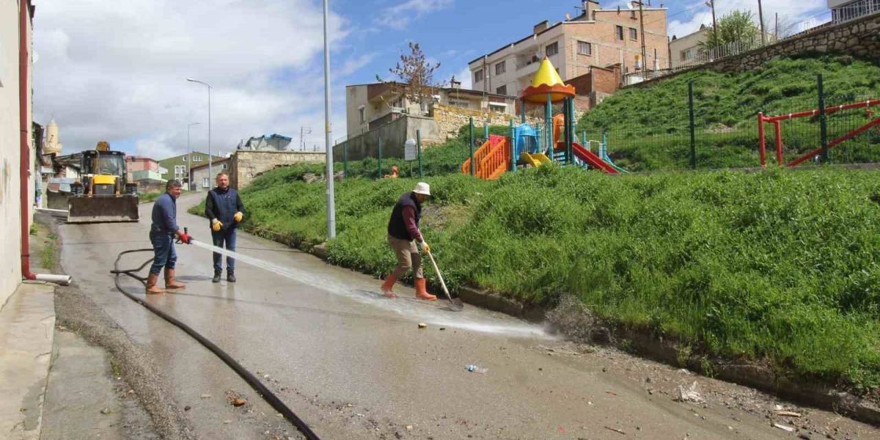 Bayburt’ta Çevre Temizlik Çalışmaları Sürüyor