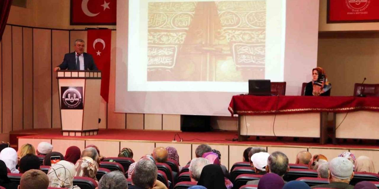 Sivas’ta Hacı Adaylarına Eğitim Semineri