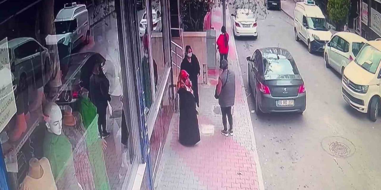 Nazar Duası Okuyacağız Diyerek Aldıkları Ziynet Eşyalarını Çalıp Kayıplara Karıştılar