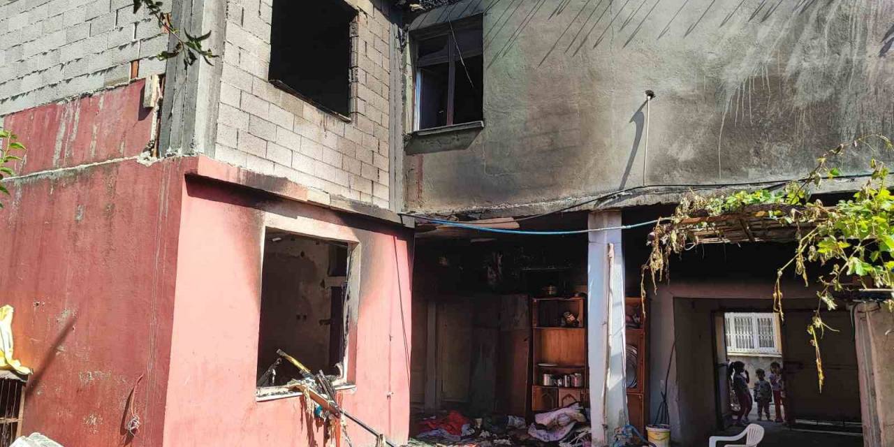 Tarım İşçisi Ailenin Evi Yandı, Biriktirdikleri 25 Bin Lira Kül Oldu