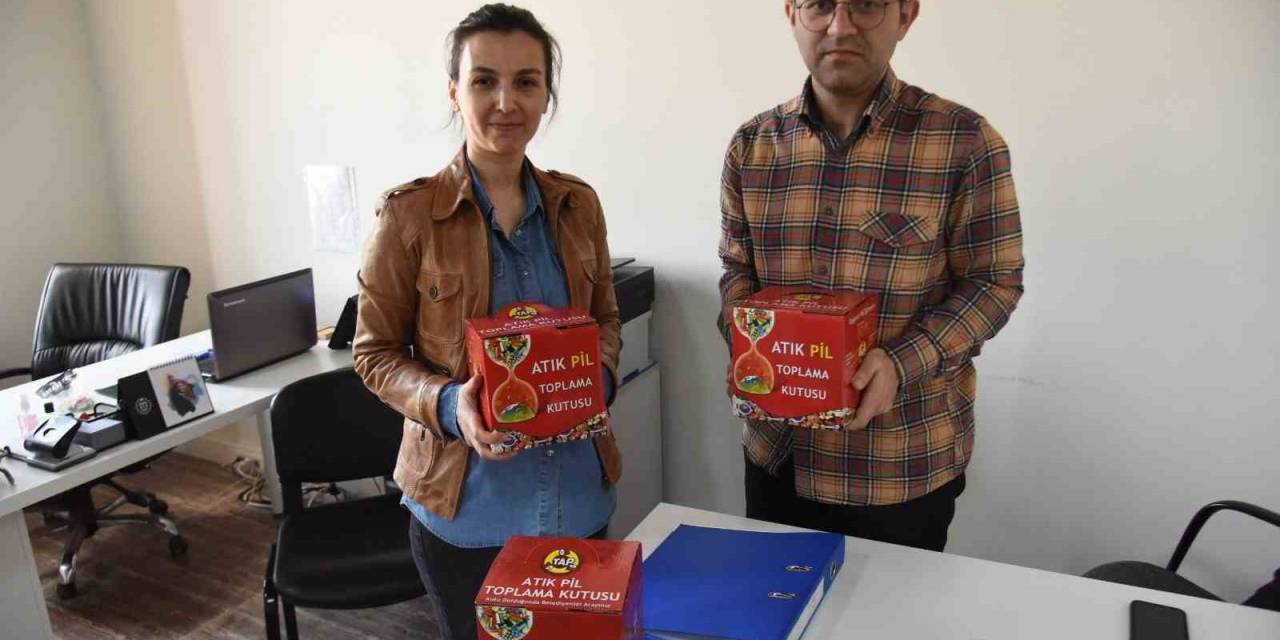 Topladığı 13 Kilogram Atık Pili Bilecik Belediyesine Teslim Etti