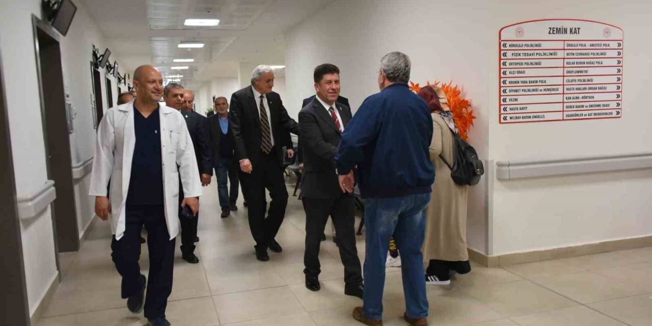 Başkan Bakkalcıoğlu, Hastanede Yatan Hastaları Ziyaret Etti