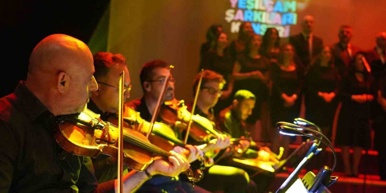 Türk Sanat Müziği Korosunun Konseri Ayakta Alkışlandı