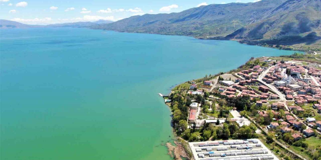 Doğal Güzellikleriyle Cezbeden Sivrice, Misafirlerini Bekliyor