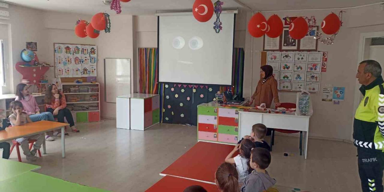 Osmaneli’nde Minik Öğrencilere Trafik Eğitimi Verildi