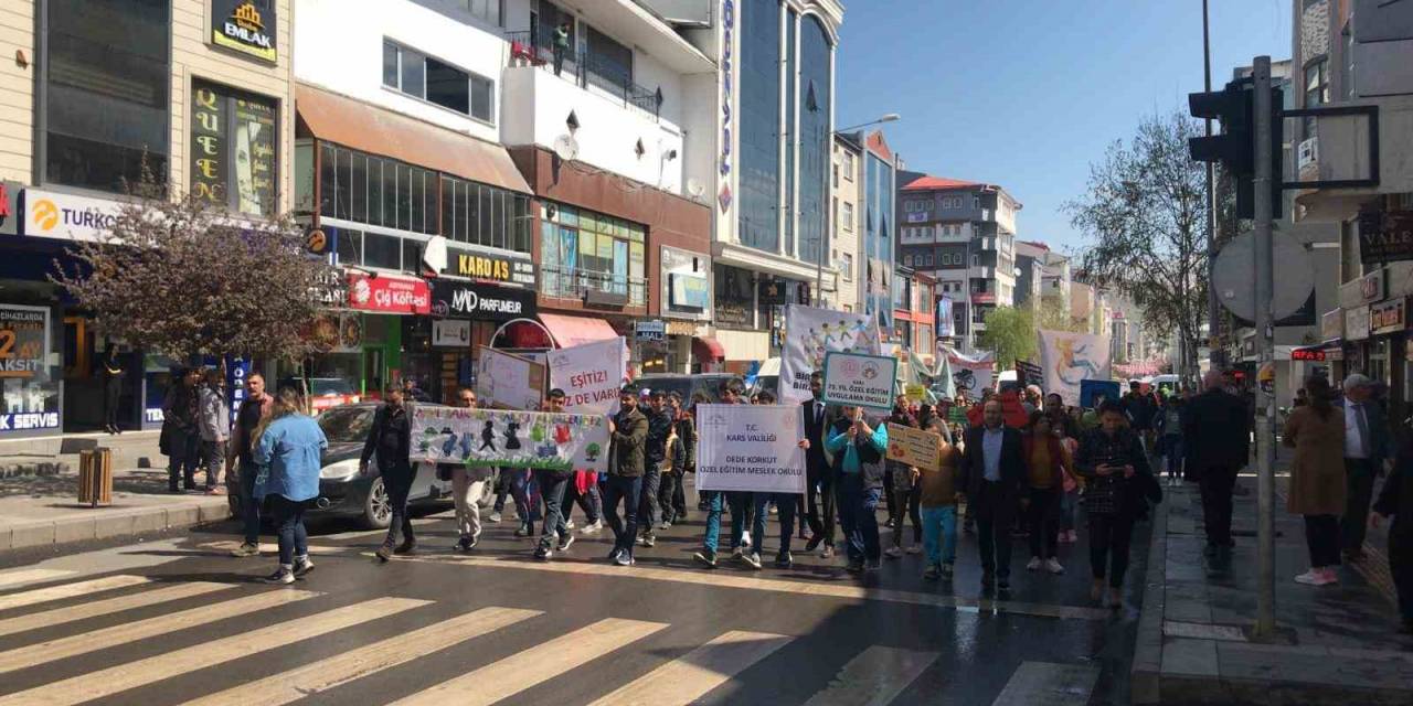 Kars’ta Engelliler İçin Farkındalık Yürüyüşü