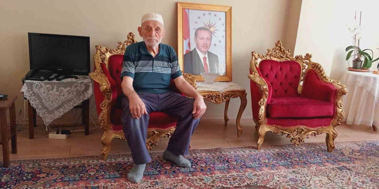 Mitinge Gitmek İçin Merdivenleri Yürüyerek Çıkan Hüseyin Dede, "cumhurbaşkanımız Arayınca Çok Sevindim”