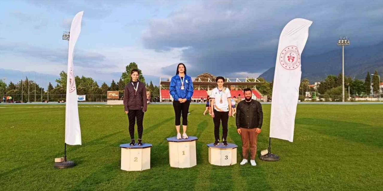 Hitit Üniversitesi Öğrencileri Madalyalarla Döndü