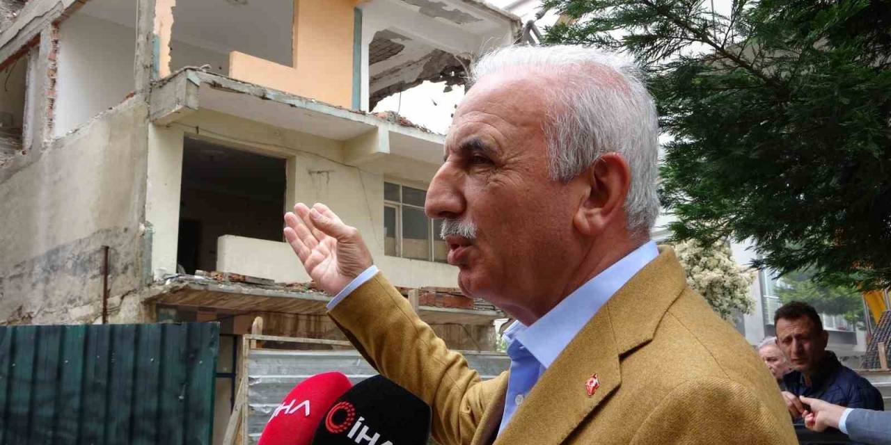 Deprem Sonrası Ümraniye’de İlk Kentsel Dönüşüm Yıkımı Başladı