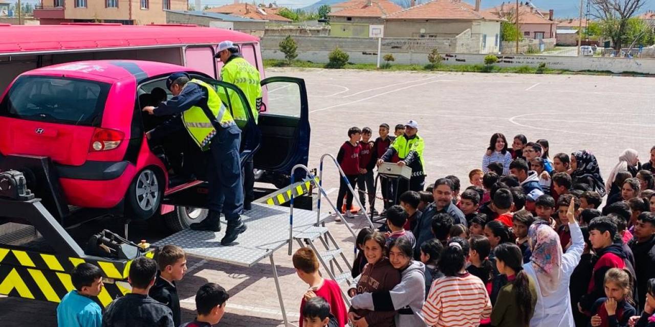 Öğrenciler ‘karayolları Trafik Güvenliği Haftası’nda Bilgilendirildi