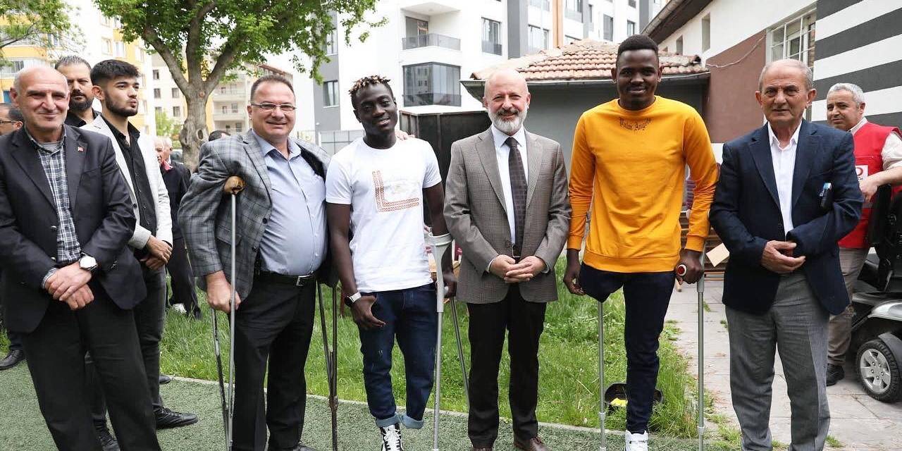 Başkan Çolakbayrakdar, Engelliler Haftasında Gönüllere Dokundu