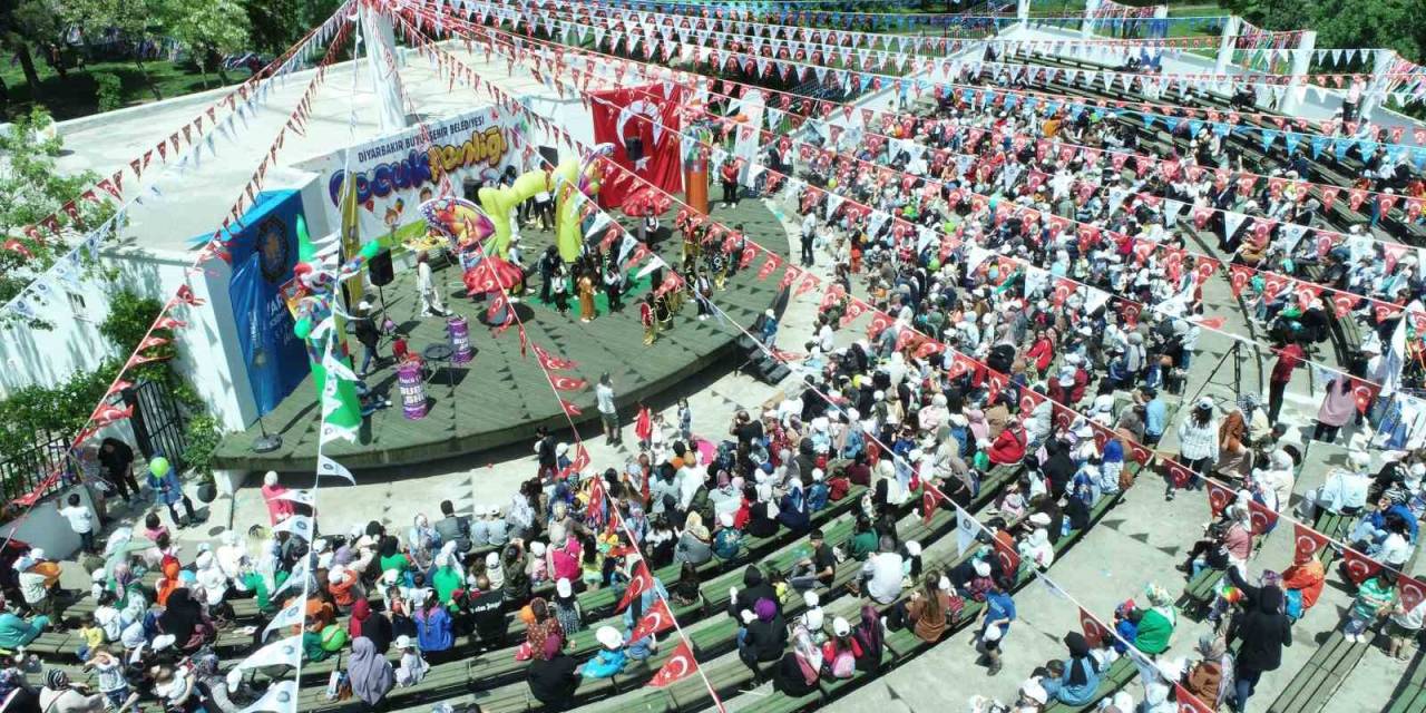 Minikler Bahar Şenliğinde Gönüllerince Eğlendi