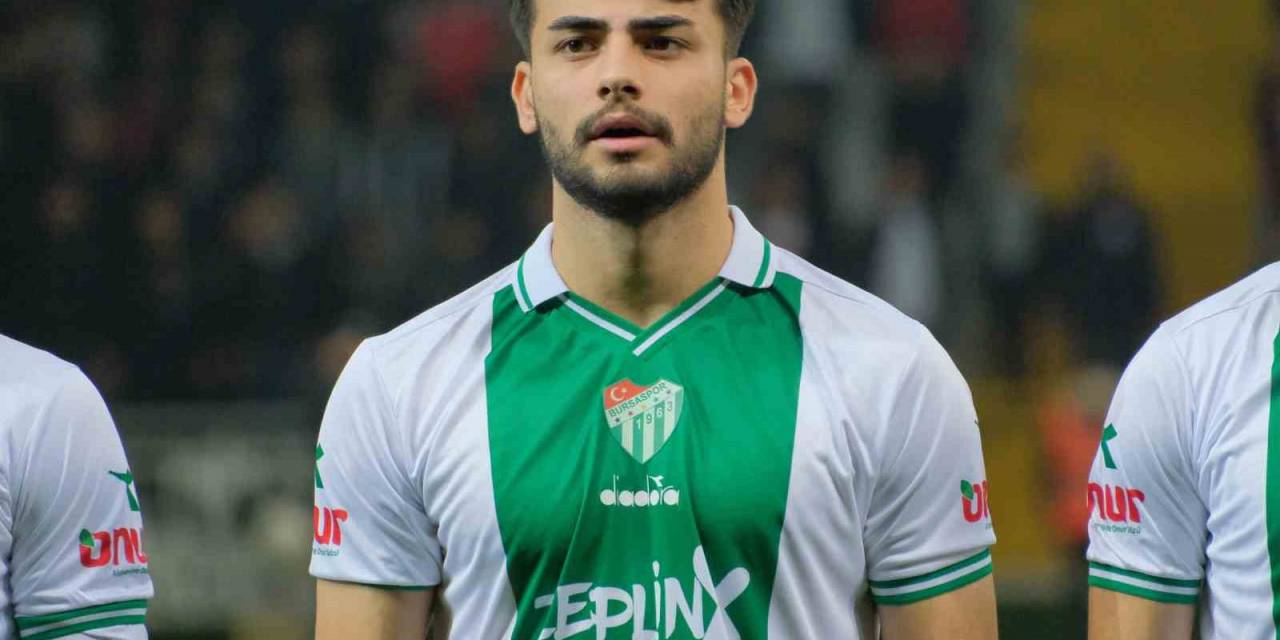 Bursaspor’da 3 Futbolcunun Sözleşmesi Yenilendi