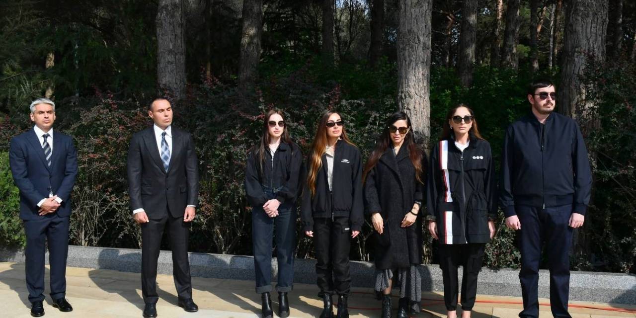 Azerbaycan Cumhurbaşkanı İlham Aliyev, Merhum Cumhurbaşkanı Haydar Aliyev’i Mezarı Başında Andı