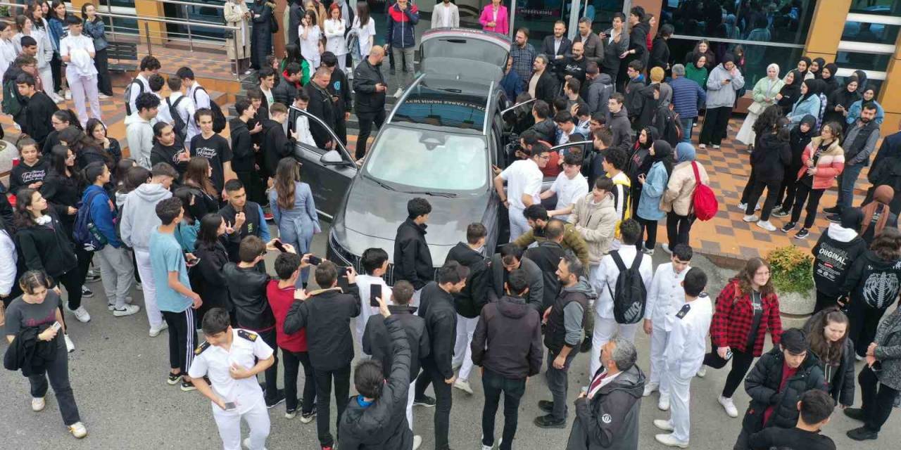Tuzla’da Yerli Otomobil Togg’a Yoğun İlgi