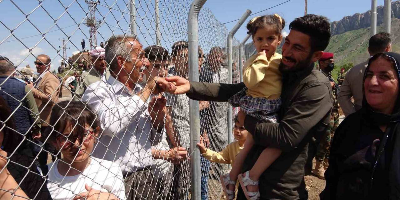 30 Yıl Aradan Sonra Gelen Sevinç: Akrabalarını Görmek İçin Kapıya Akın Ettiler