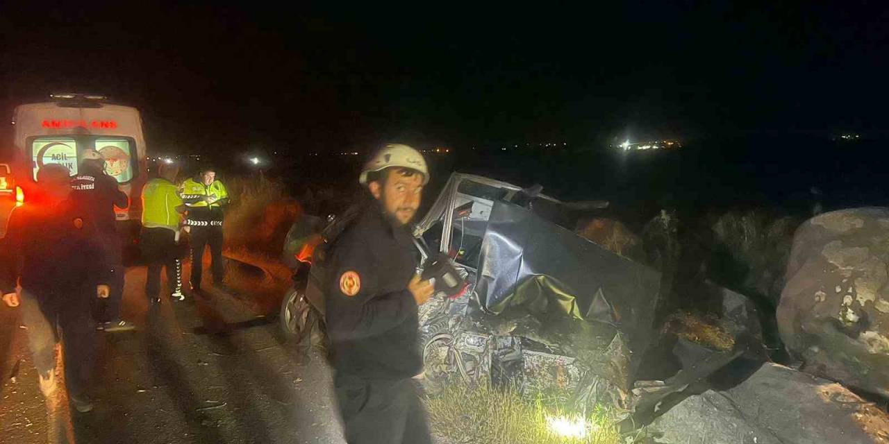 Kontrolden Çıkan Otomobil Kayaya Çarptı: 1 Yaralı