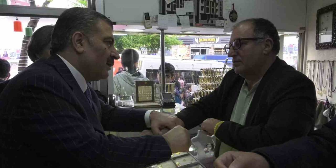 Sağlık Bakanı Fahrettin Koca, Sultangazi’de Vatandaşlar Buluşup Sohbet Etti