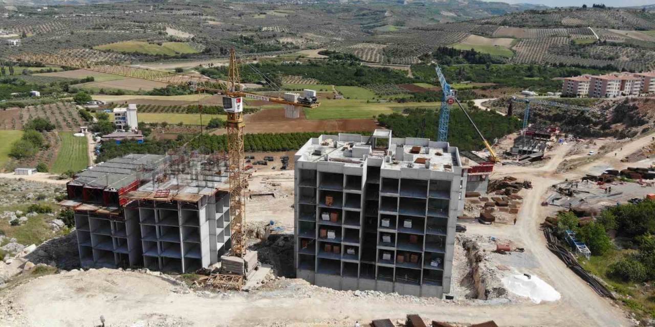 Hatay’da, Deprem Konutları Hızla Yükseliyor