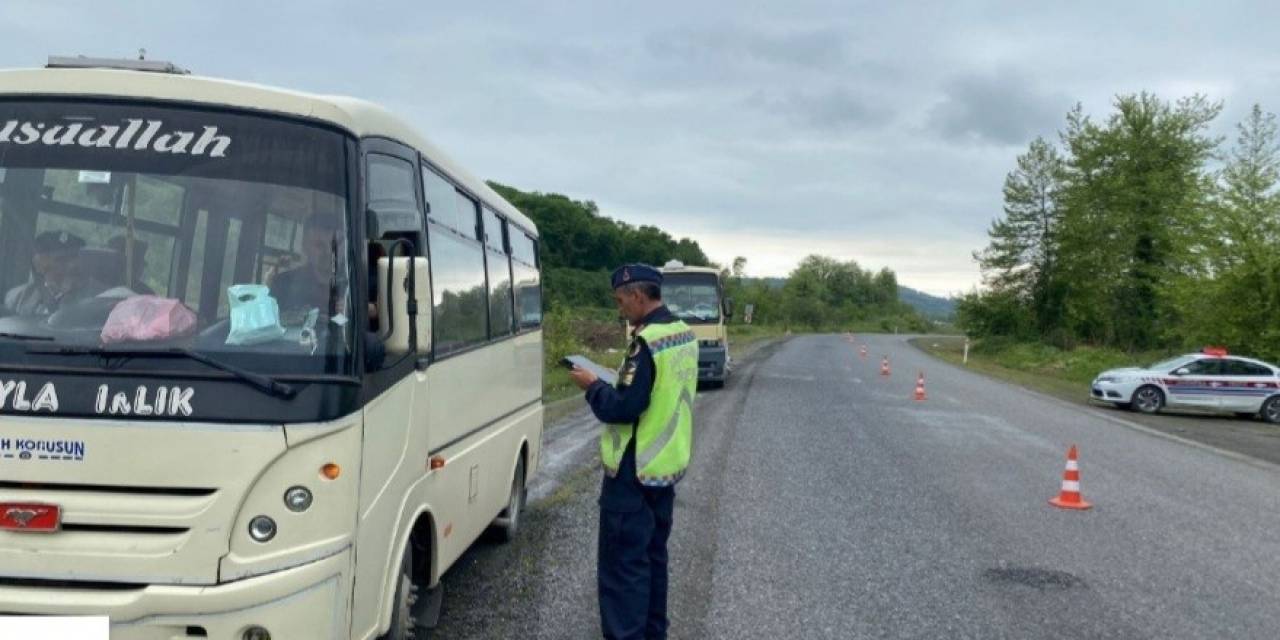 Jandarma Ekipleri Sürücüleri Denetledi