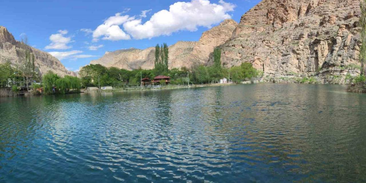 Adeta Cennetten Bir Köşe Uzundere Yedigöller Ziyaretçilerini Bekliyor