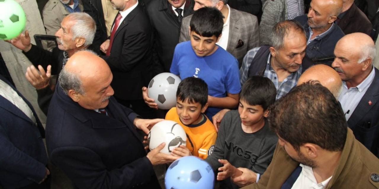 Ak Parti Milletvekilleri Seçim Çalışmalarına Köylerde Devam Ediyor