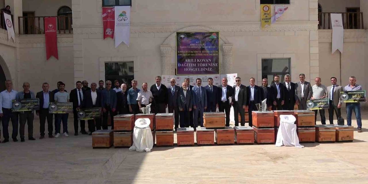 Siirt’te 295 Arıcıya 11 Milyon 221 Bin Lira Tutarında Arılı Kovanı Dağıtıldı