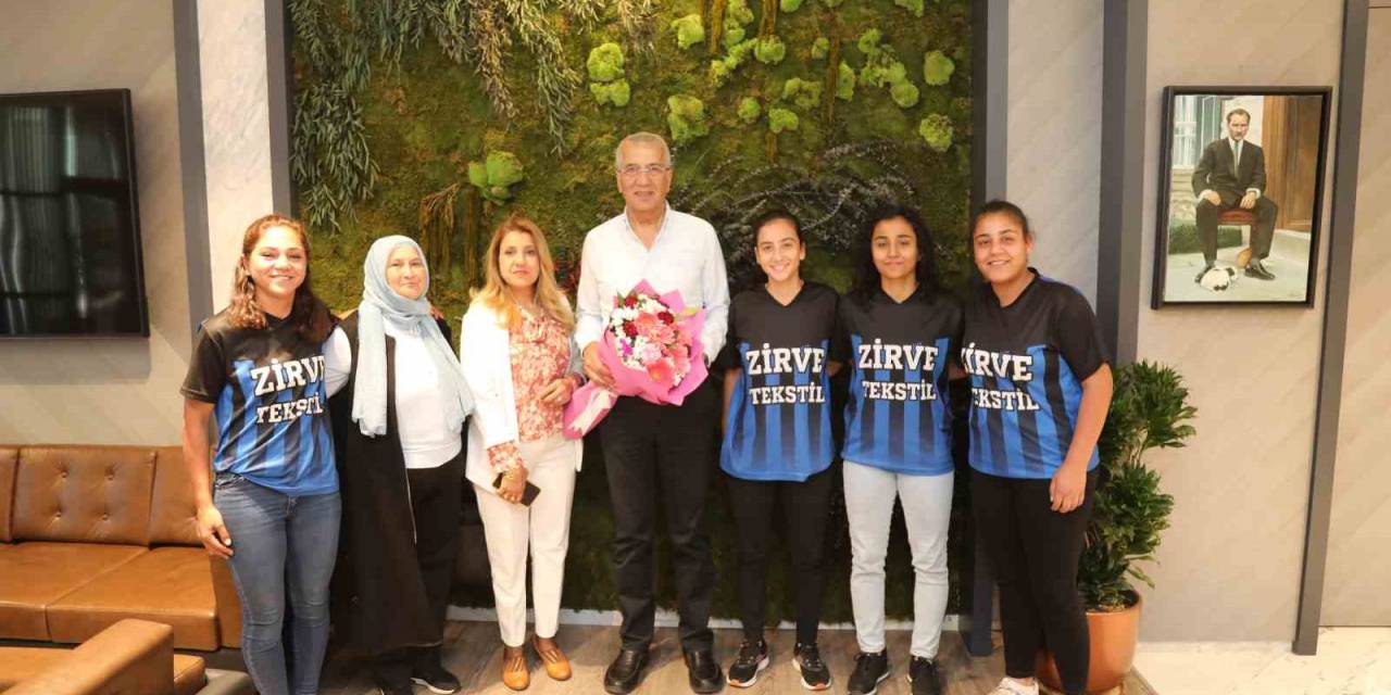 Kadın Sporcular Başarılarını Başkan Tarhan İle Paylaştı