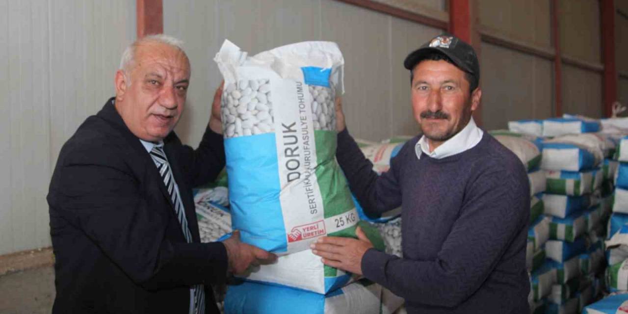 Ahlat’ta 87 Çiftçiye 34 Ton Sertifikalı Kuru Fasulye Tohumu Dağıtıldı