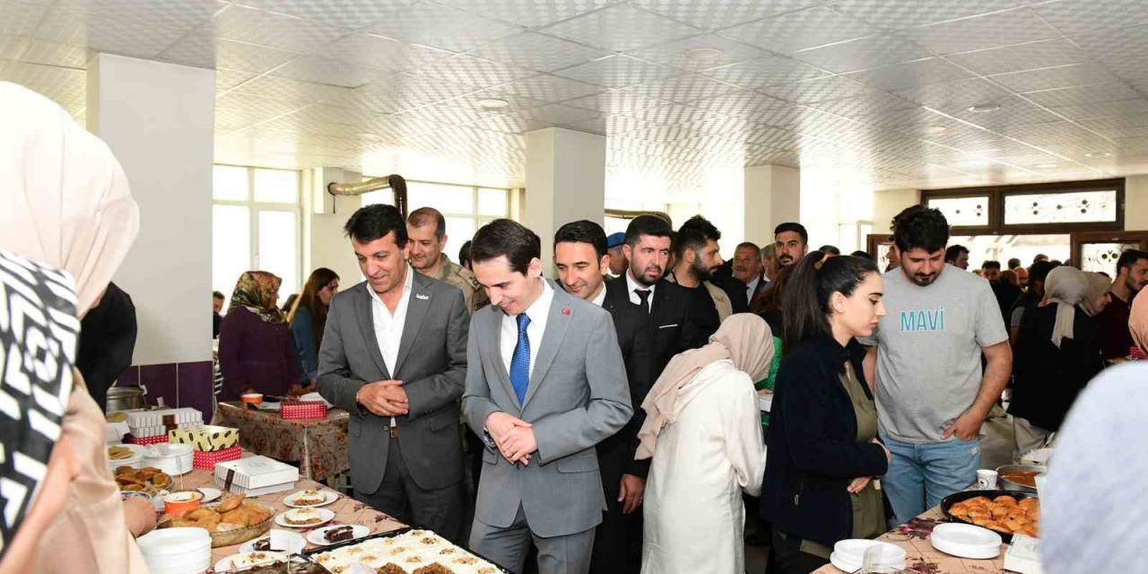 Çatak’ta Depremzedeler Yararına Hayır Çarşısı Kuruldu