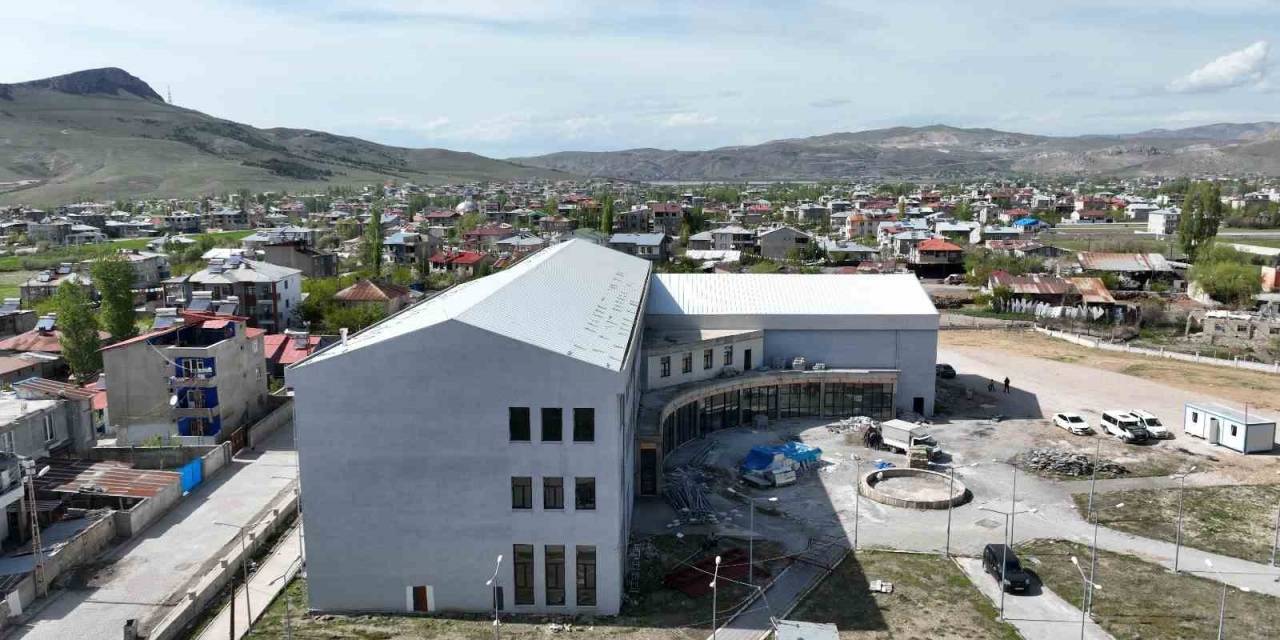 İpekyolu Halk Kütüphanesinin İnşaat Alanında Çalışmalar Sürüyor