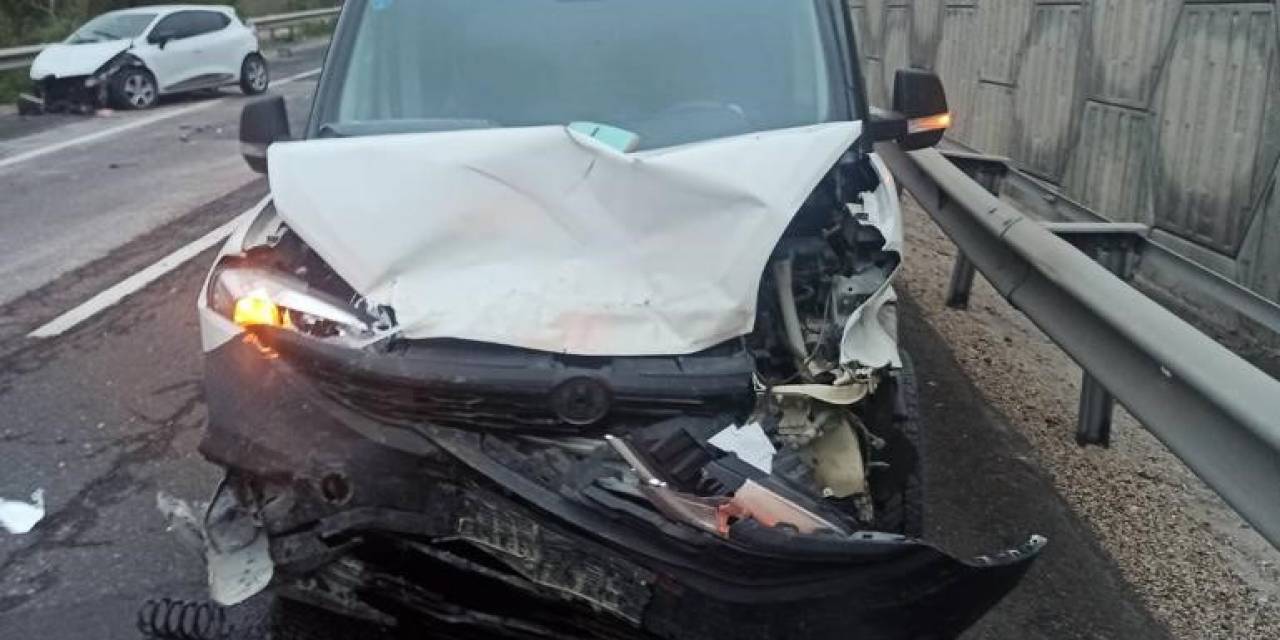 Bilecik’te Trafik Kazası, 2 Kişi Yaralandı