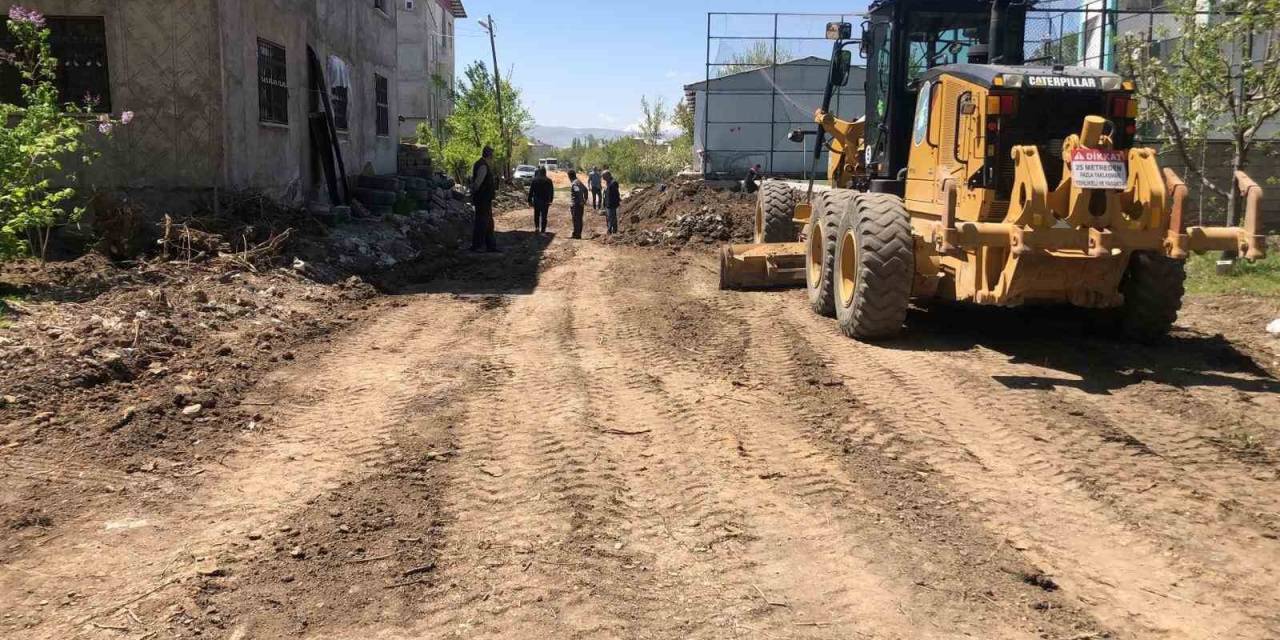 İpekyolu’nda Yeni Yol Çalışmaları Devam Ediyor