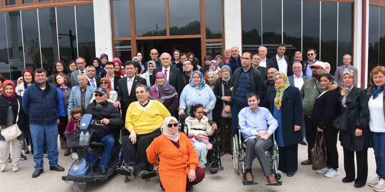 Başkan Bakkalcıoğlu Engelliler Derneği Üyeleri İle Bir Araya Geldi