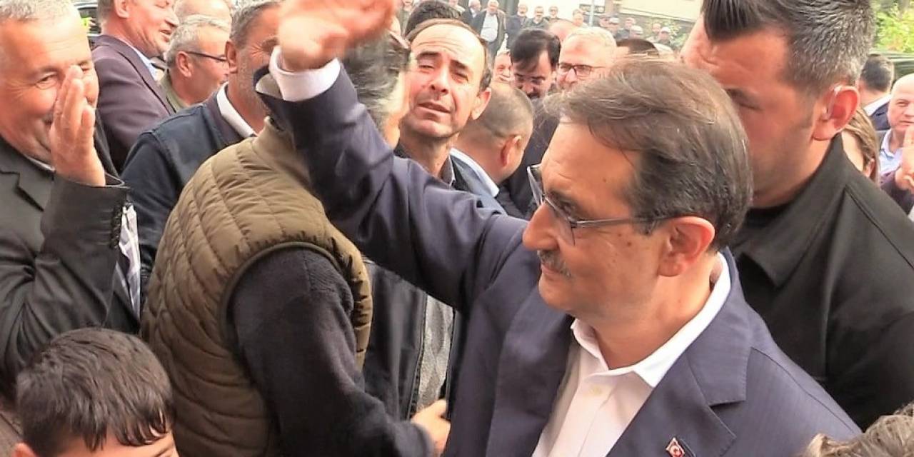 Bakan Dönmez, Baba Ocağı Gölpazarı’nda Partililerle Bir Araya Geldi