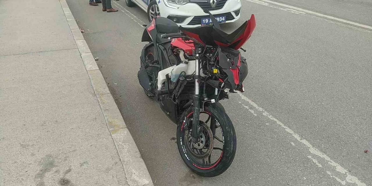 Köpeğe Çarpan Motosiklet Sürücüsü Ölümden Döndü