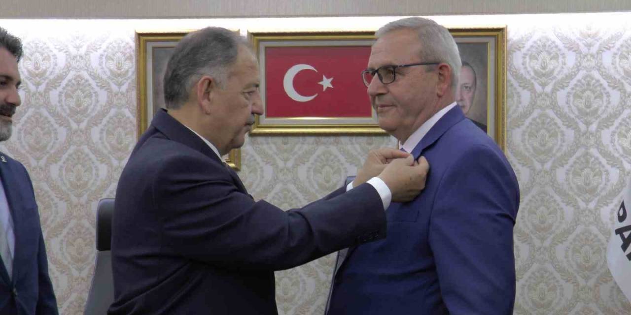 Tdp Kayseri İl Yönetimi Ak Parti’ye Katıldı, Rozetlerini Özhaseki Taktı