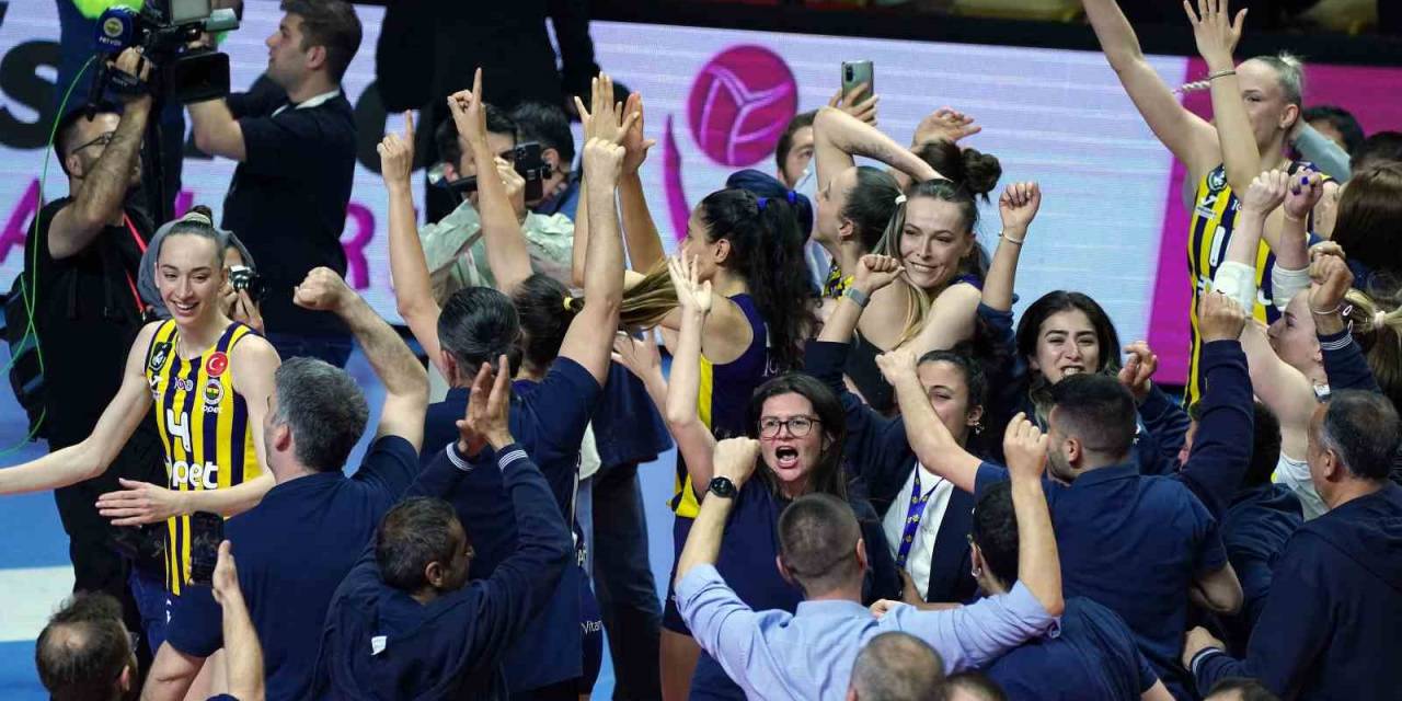 Fenerbahçe Kadın Voleybol Takımı Şampiyon Oldu